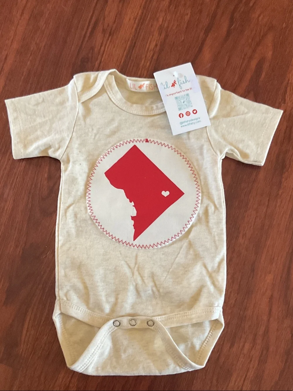 BNWT Lil Fish Baby Onesie with Washington  DC and soft soft Fabric size 12 month